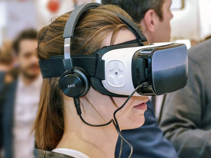 vr-woman